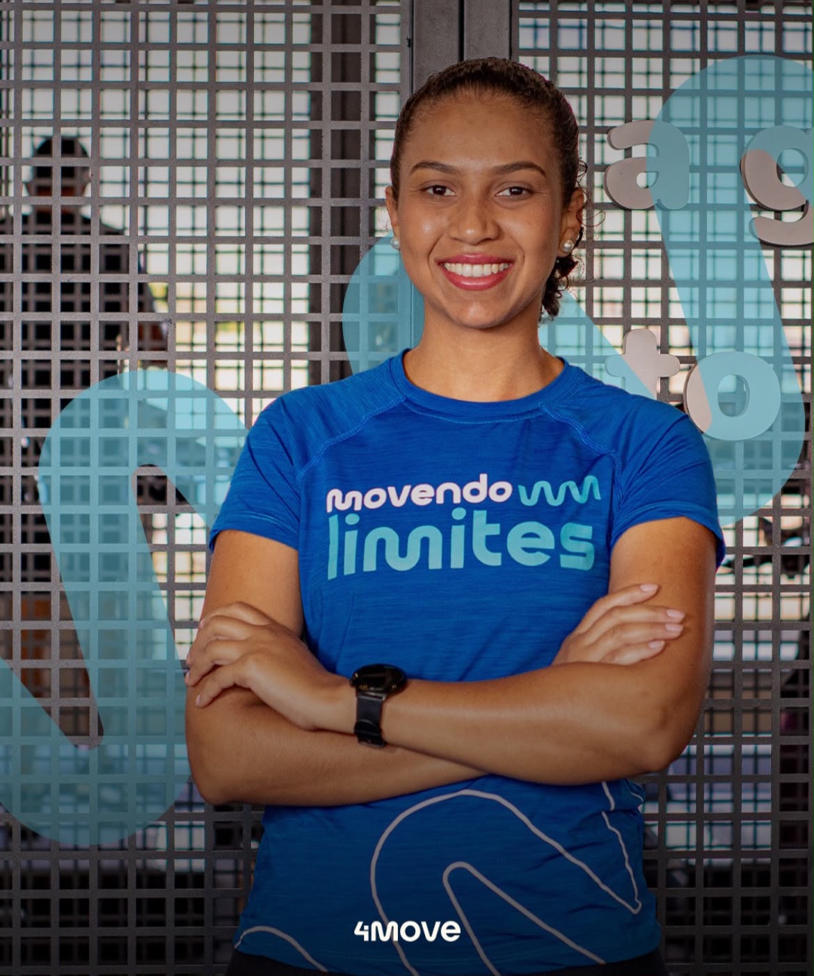 Ana Luísa Pessim sorrindo, de braços cruzados, na 4Move